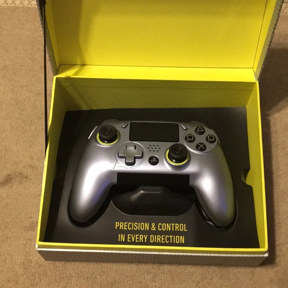 Wired scuf gaming ps4 controller - Picture 4 of 5